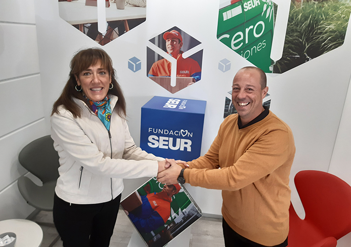 foto noticia Fundación SEUR y MVGM firman un acuerdo de colaboración para el proyecto “Tapones para una nueva Vida”